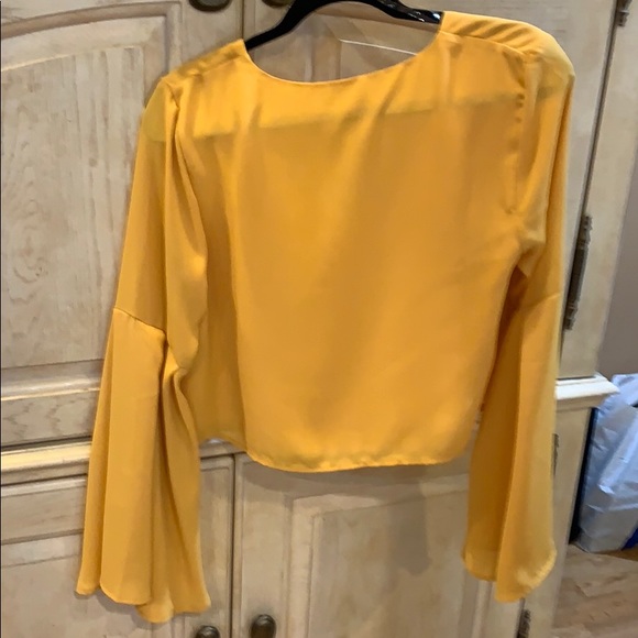 NWOT yellow silk like blouse with bell sleeves. - Picture 4 of 4